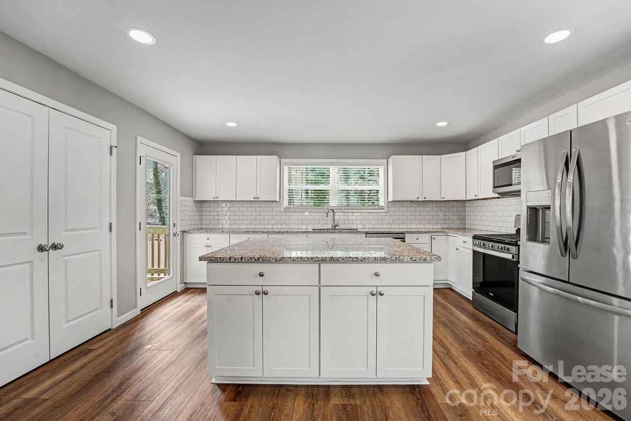 931 E Front St - Photo 3 of 24