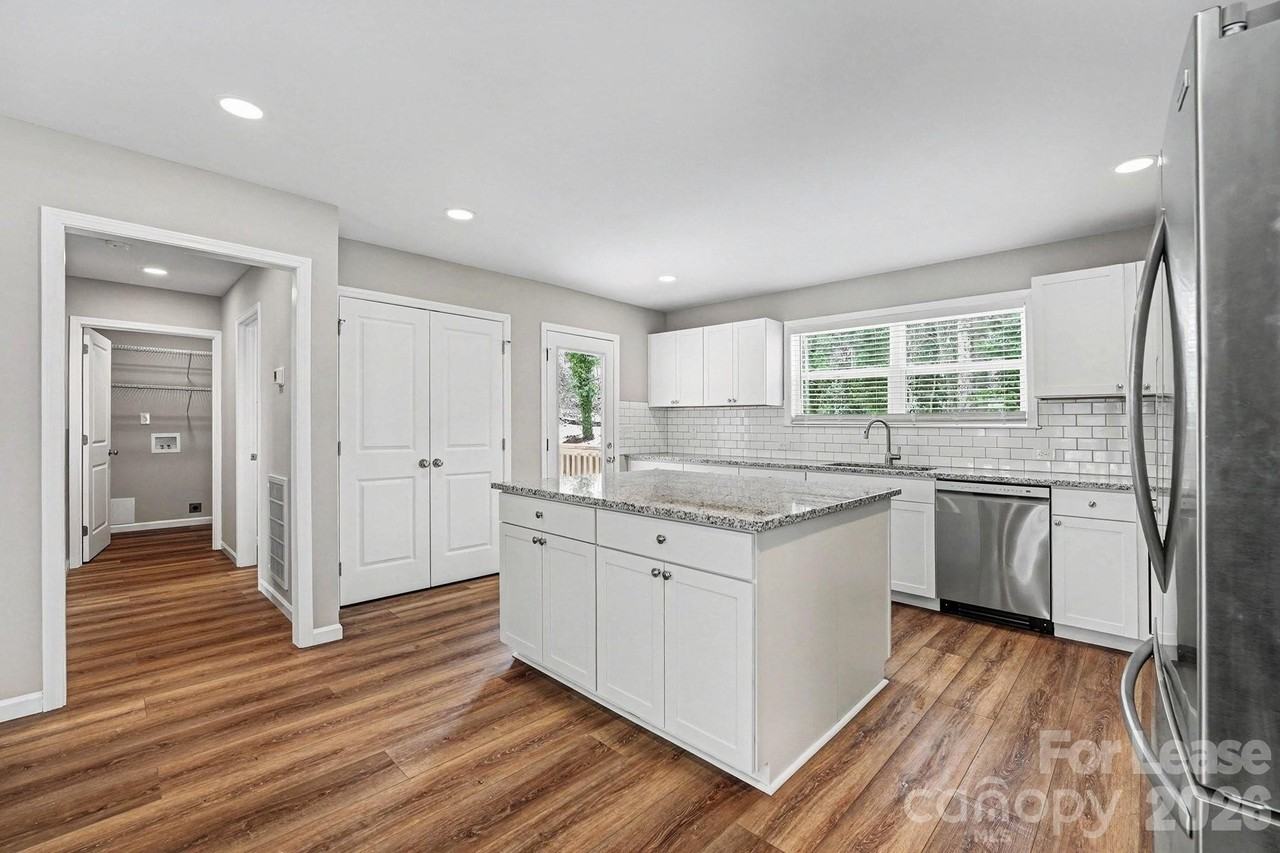 931 E Front St - Photo 4 of 24