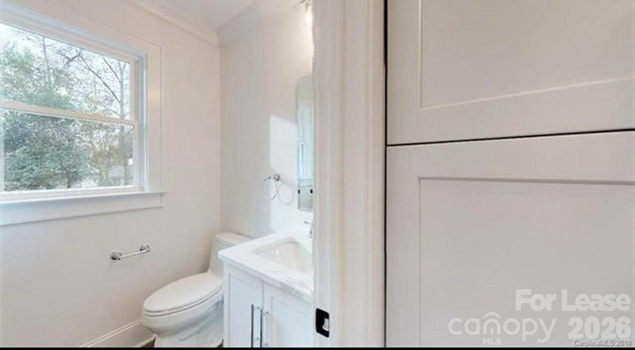 1238 Yale Pl - Photo 4 of 16