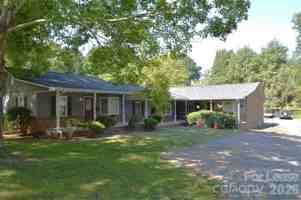 featured image of 221 Kelly St Apt 3 #3