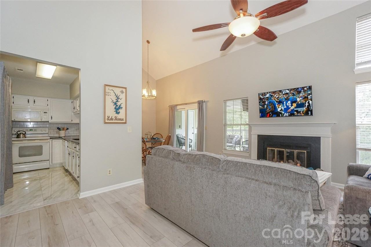 20105 Henderson Rd Unit E #E - Photo 3 of 31