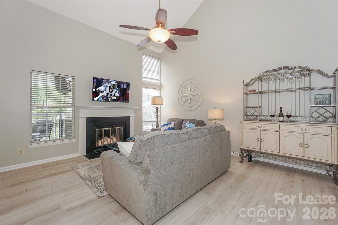 20105 Henderson Rd Unit E #E - Photo 4 of 31