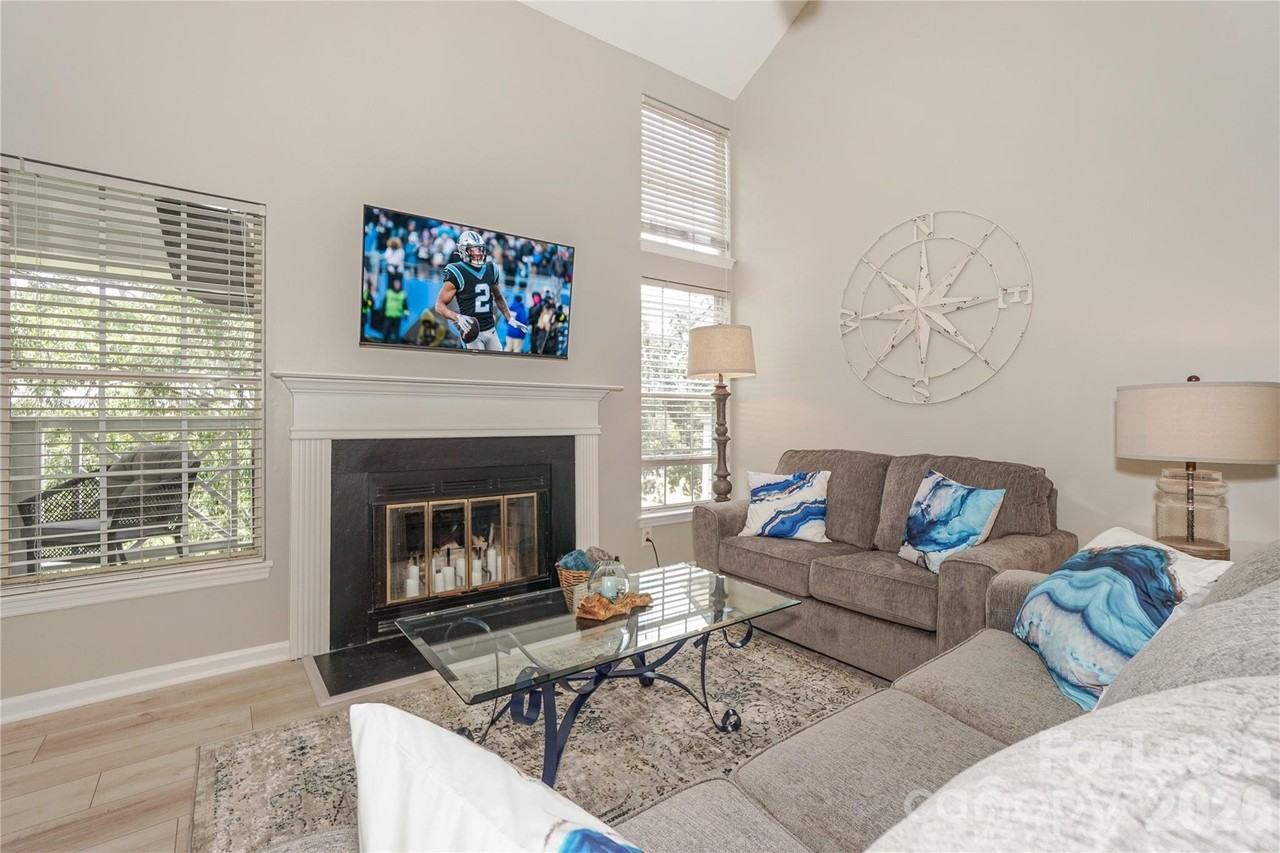 20105 Henderson Rd Unit E #E - Photo 5 of 31