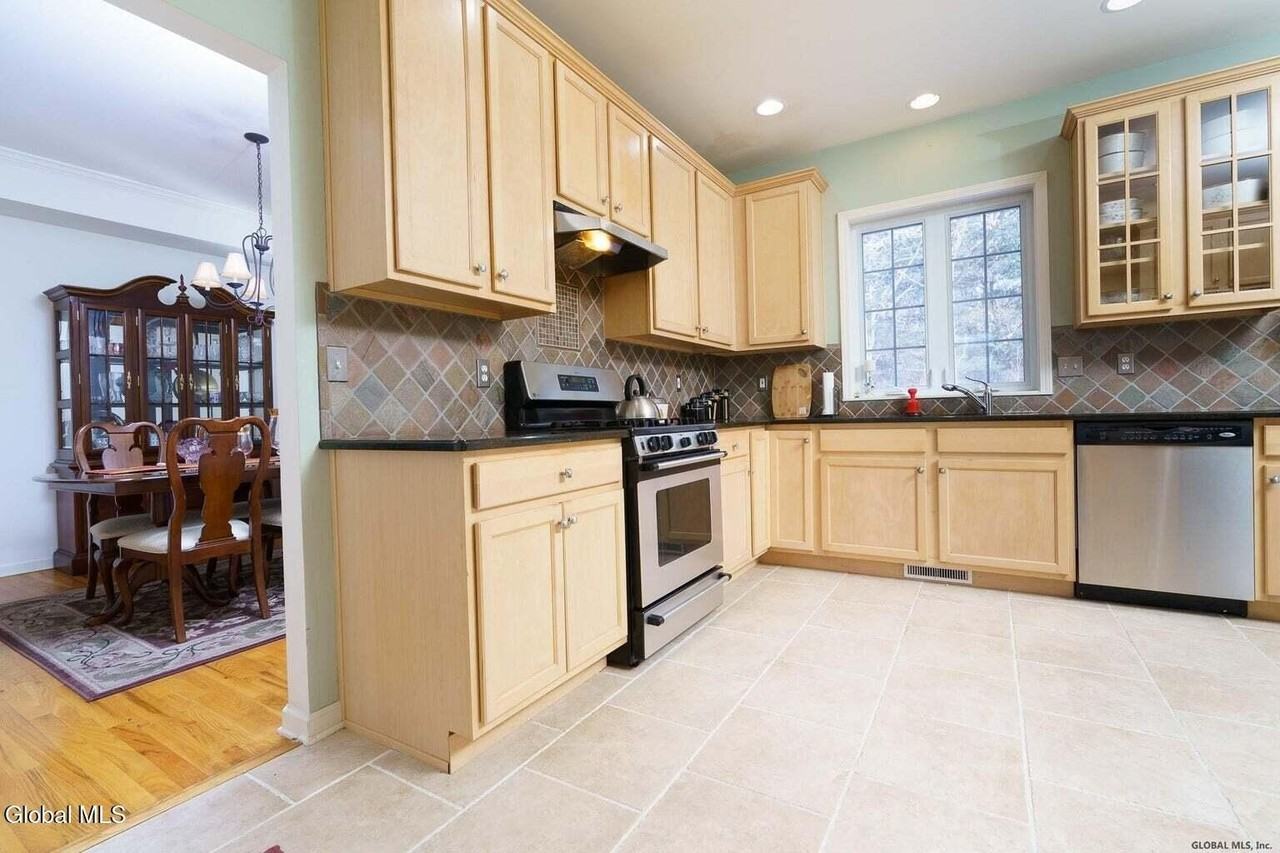 7 Clear Water Ct - Photo 4 of 30