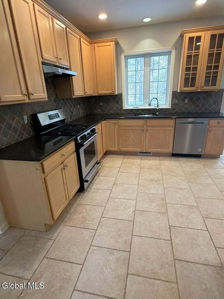 7 Clear Water Ct - Photo 5 of 30