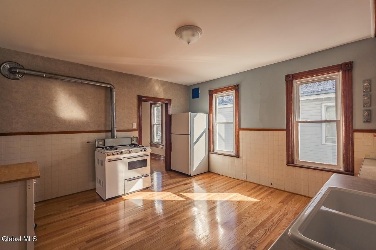 65 Van Derveer St #2ndFLFRONT - Photo 4 of 23