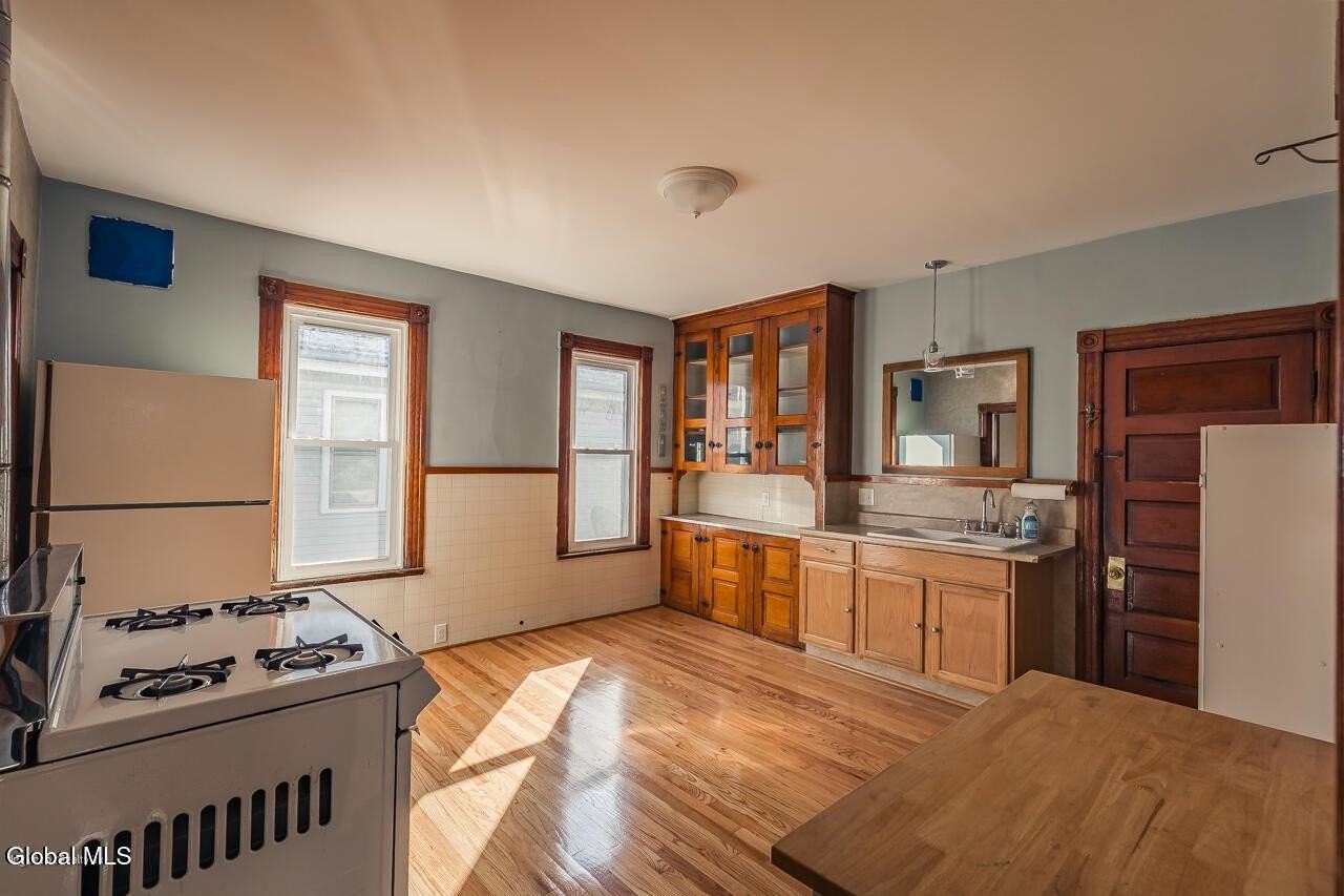 65 Van Derveer St #2ndFLFRONT - Photo 5 of 23