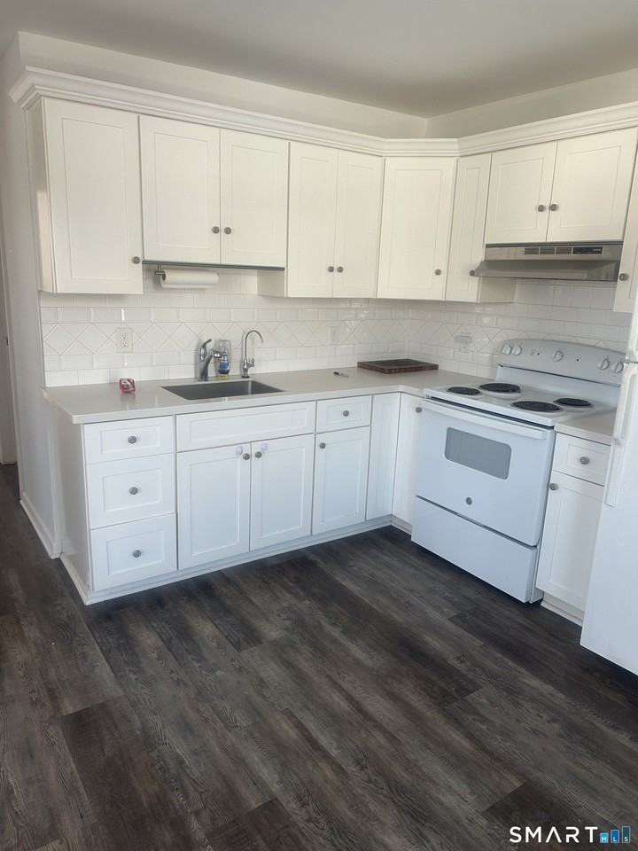 125 Harwinton Ave - Photo 5 of 15