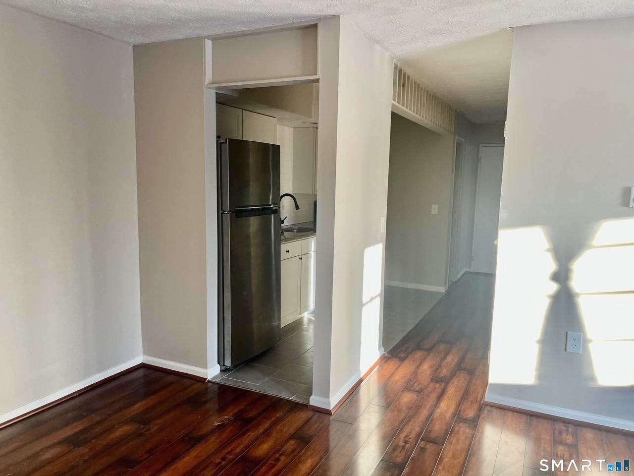 105 Horse Pond Rd Apt F #F - Photo 4 of 10