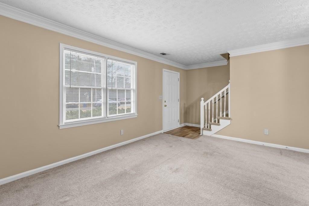 375 Dixie Ct - Photo 4 of 26