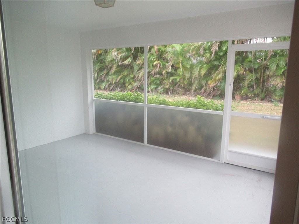 926 Se 8th St - Photo 4 of 13