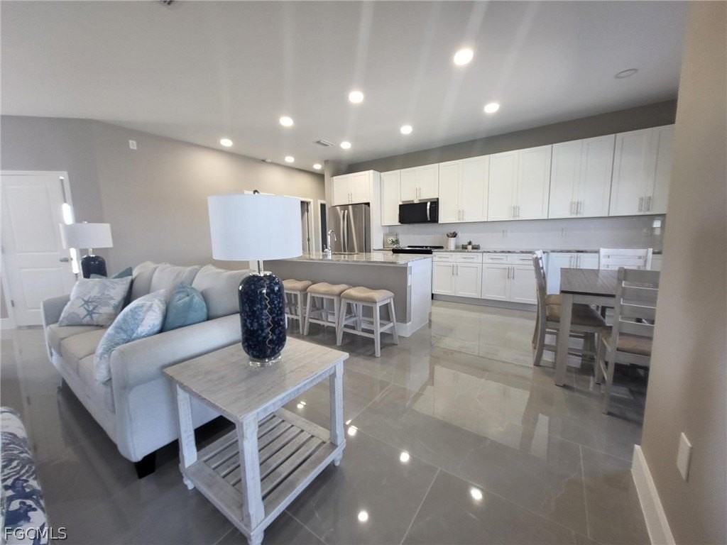 654 Ne 5th Pl - Photo 6 of 42