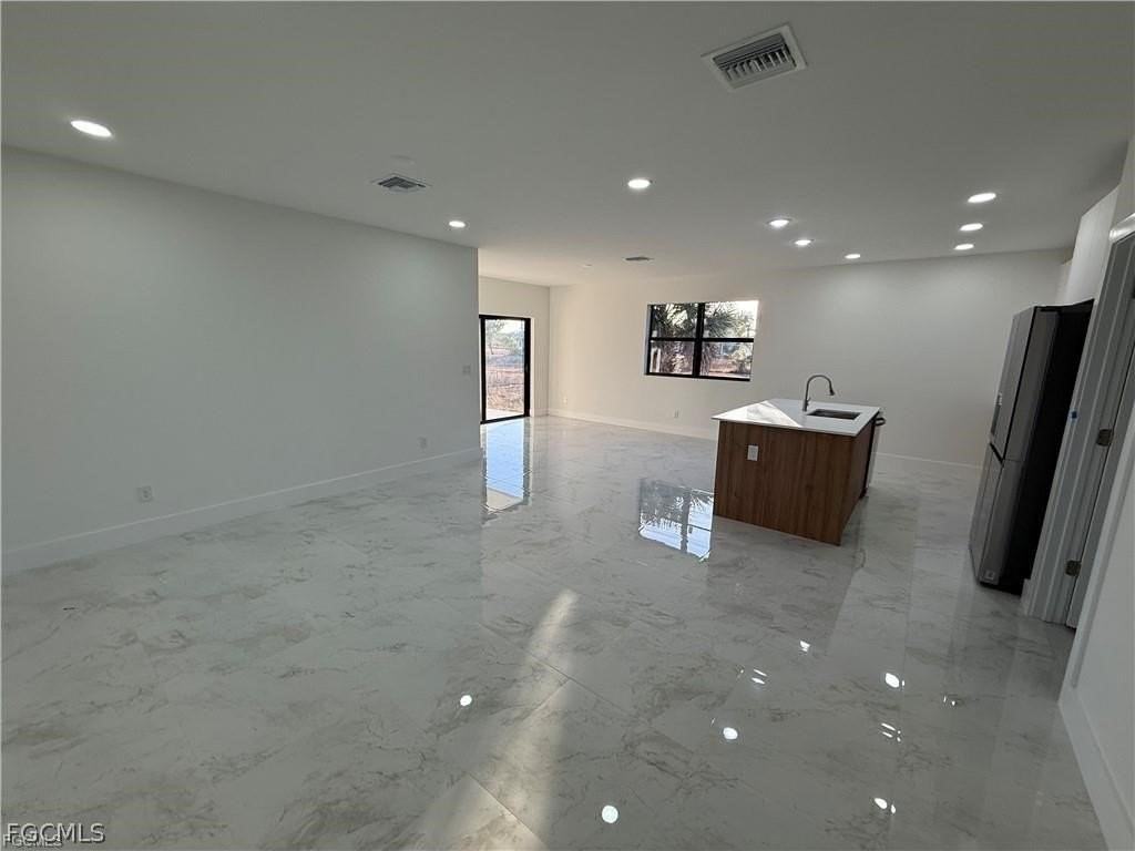 4342 NE 34th Place - Photo 5 of 17