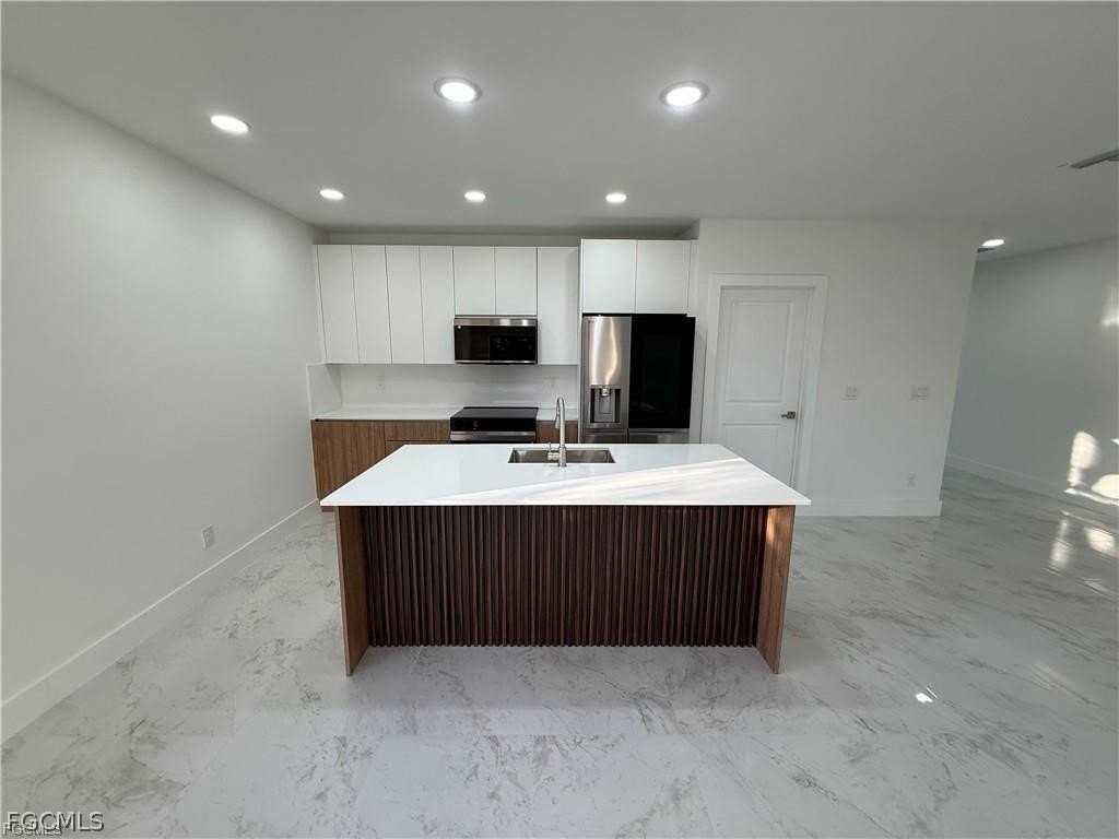 4342 NE 34th Place - Photo 6 of 17