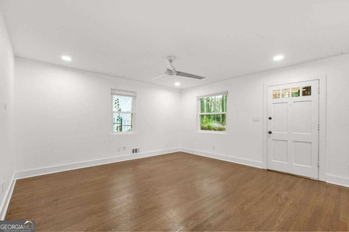 1949 Handley Ave Sw - Photo 2 of 24