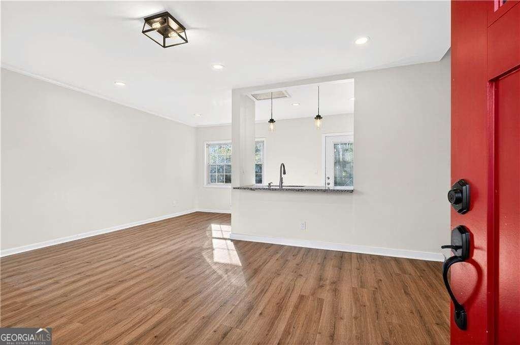 2918 Highland Dr Se - Photo 3 of 22