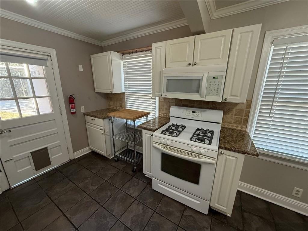 110 Ellinor St - Photo 5 of 14