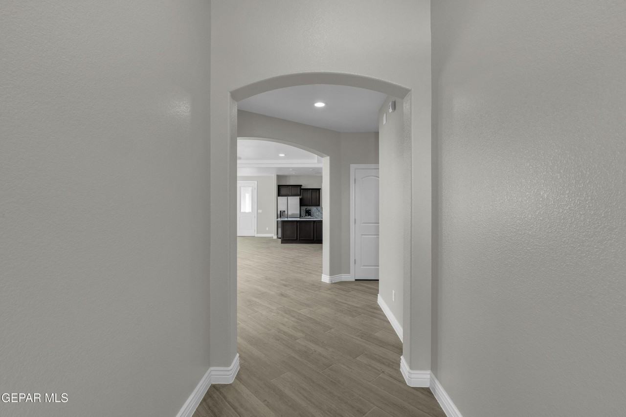 1807 Dana Gray St - Photo 4 of 50