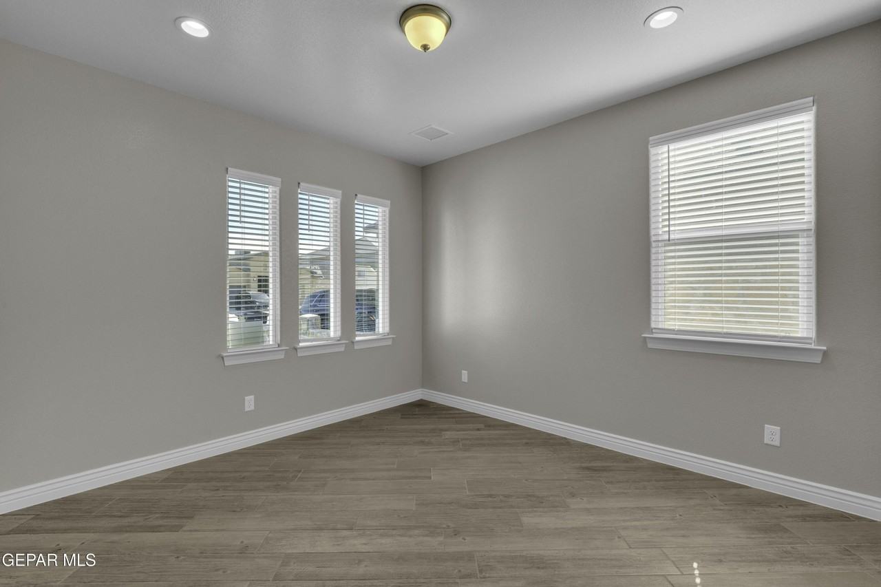 1807 Dana Gray St - Photo 6 of 50