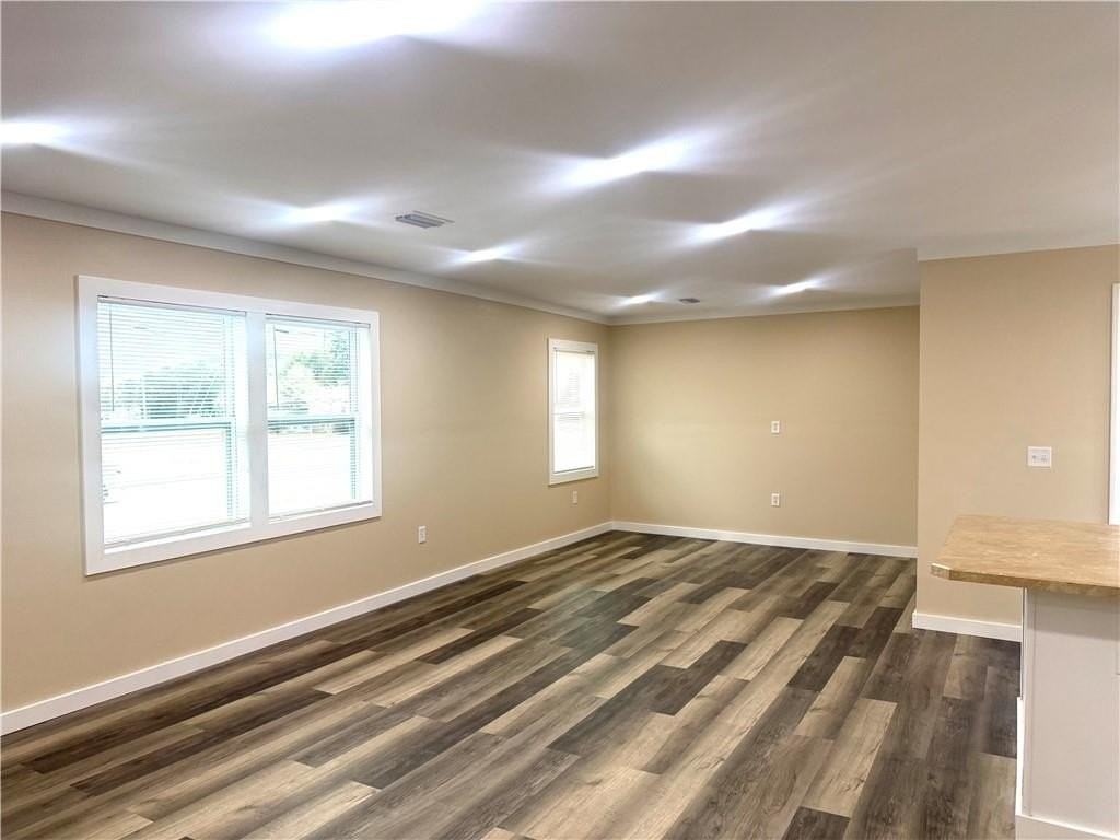 3301 Kelwin Ave - Photo 3 of 13