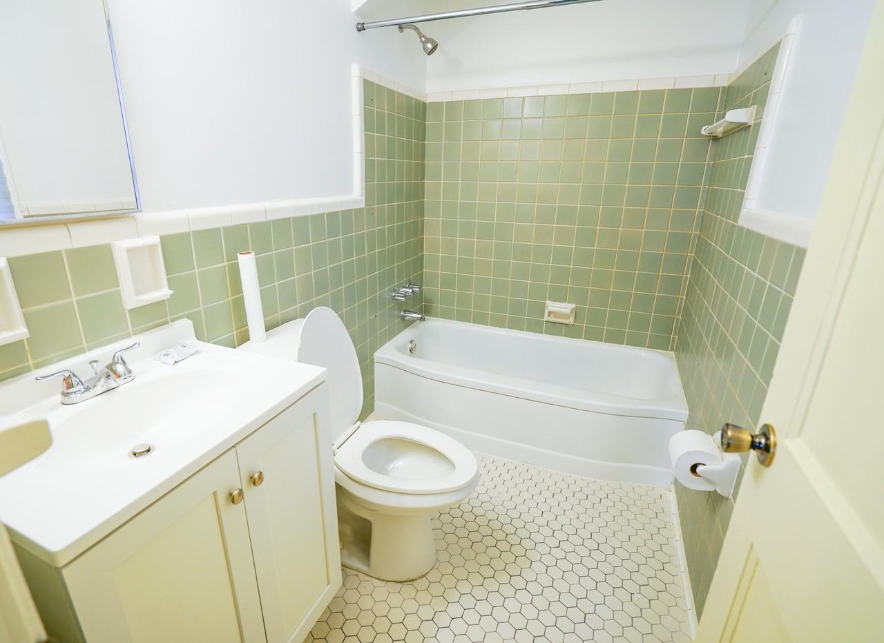 17199 Meyers Rd - Photo 3 of 10