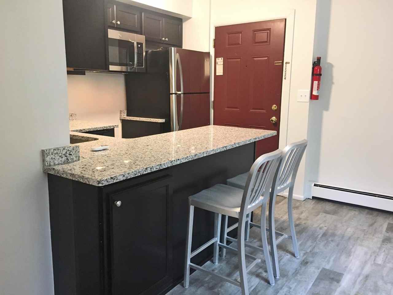 912 Oakland Ave Apt 3 #3 - Photo 2 of 10