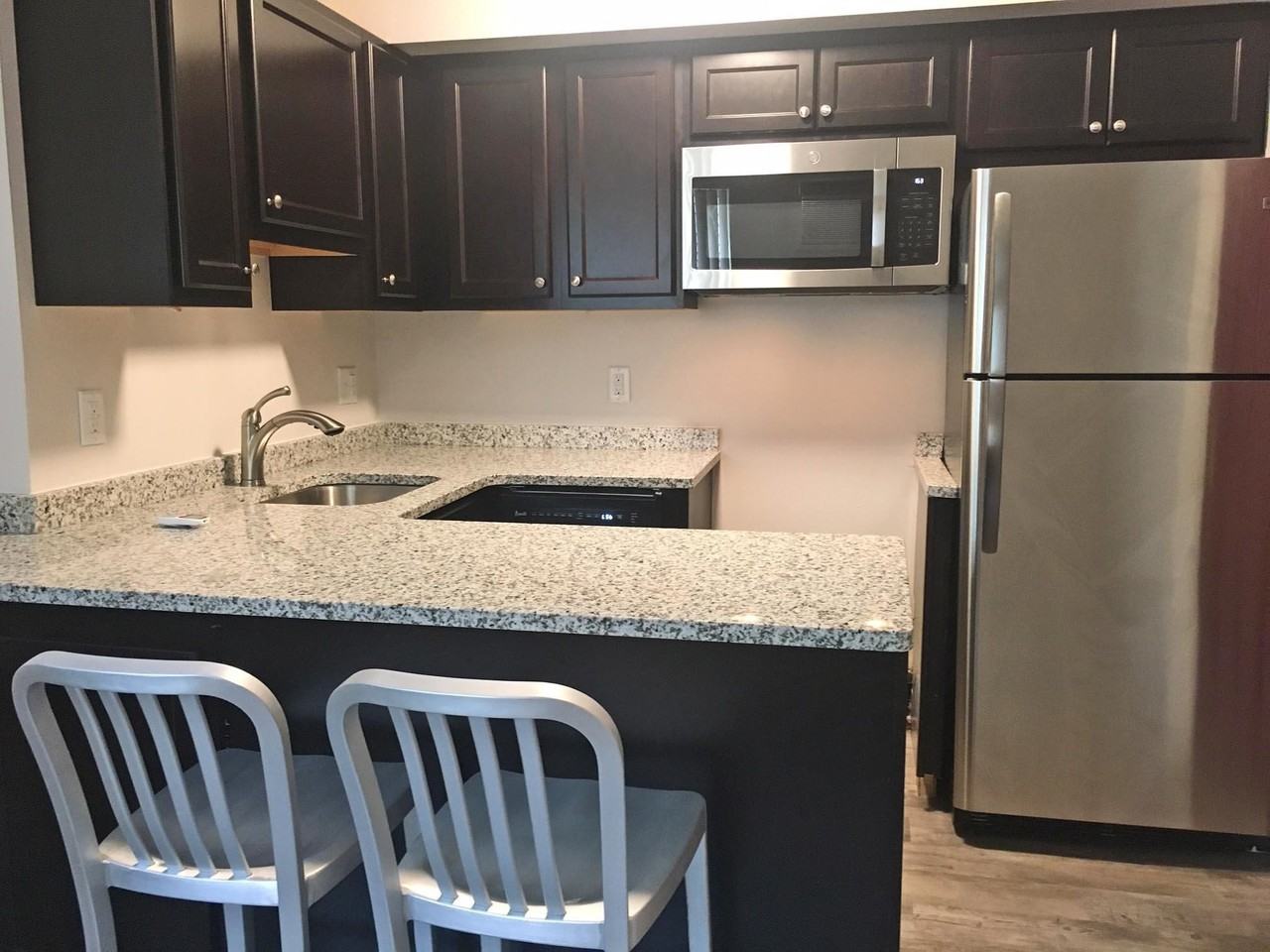 912 Oakland Ave Apt 3 #3 - Photo 3 of 10