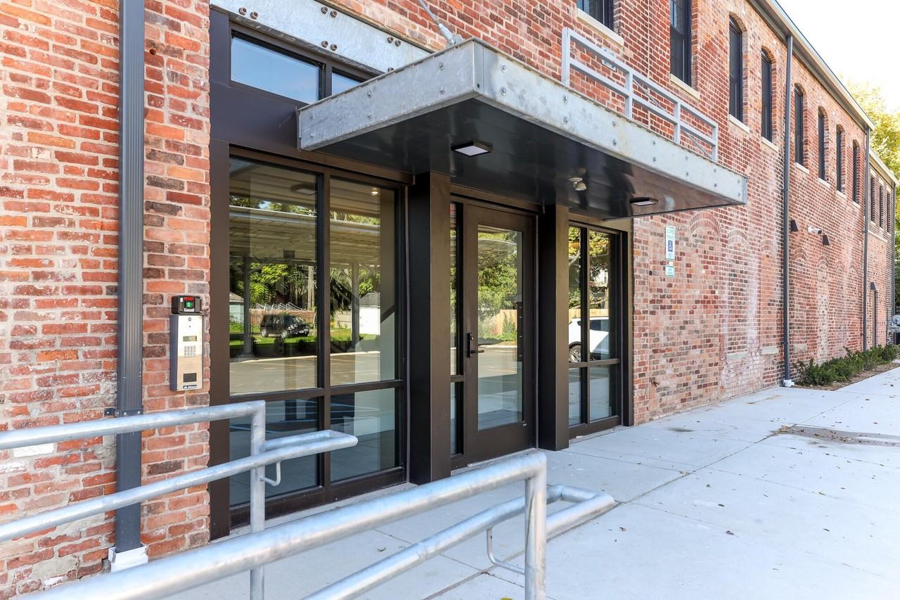 400 N River St Apt 305 #305 - Photo 3 of 12