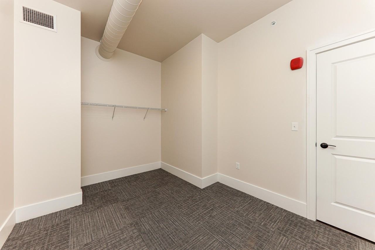 400 N River St Apt 305 #305 - Photo 7 of 12