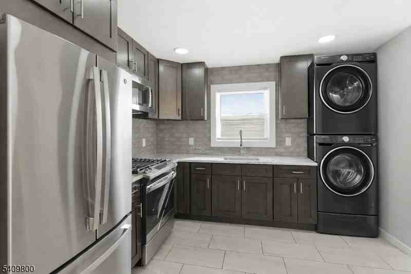 19 Evelyn Ct #2 - Photo 5 of 14