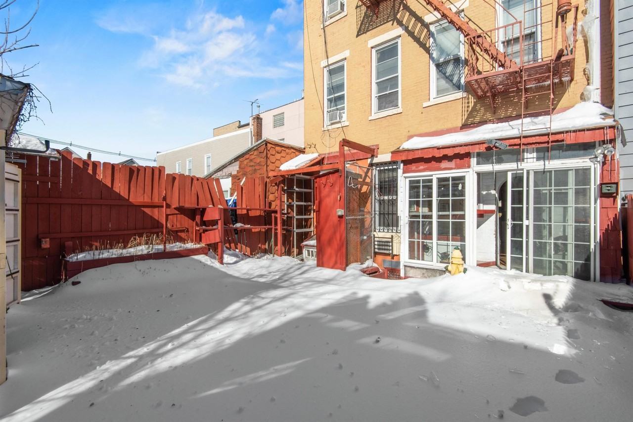 211 41st St #2 - Photo 3 of 18