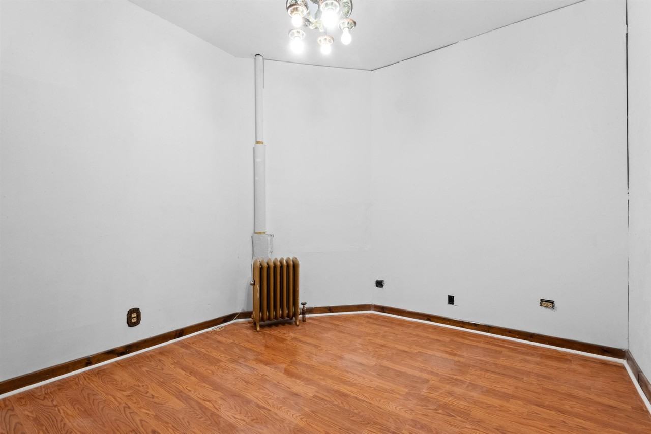 211 41st St #2 - Photo 6 of 18