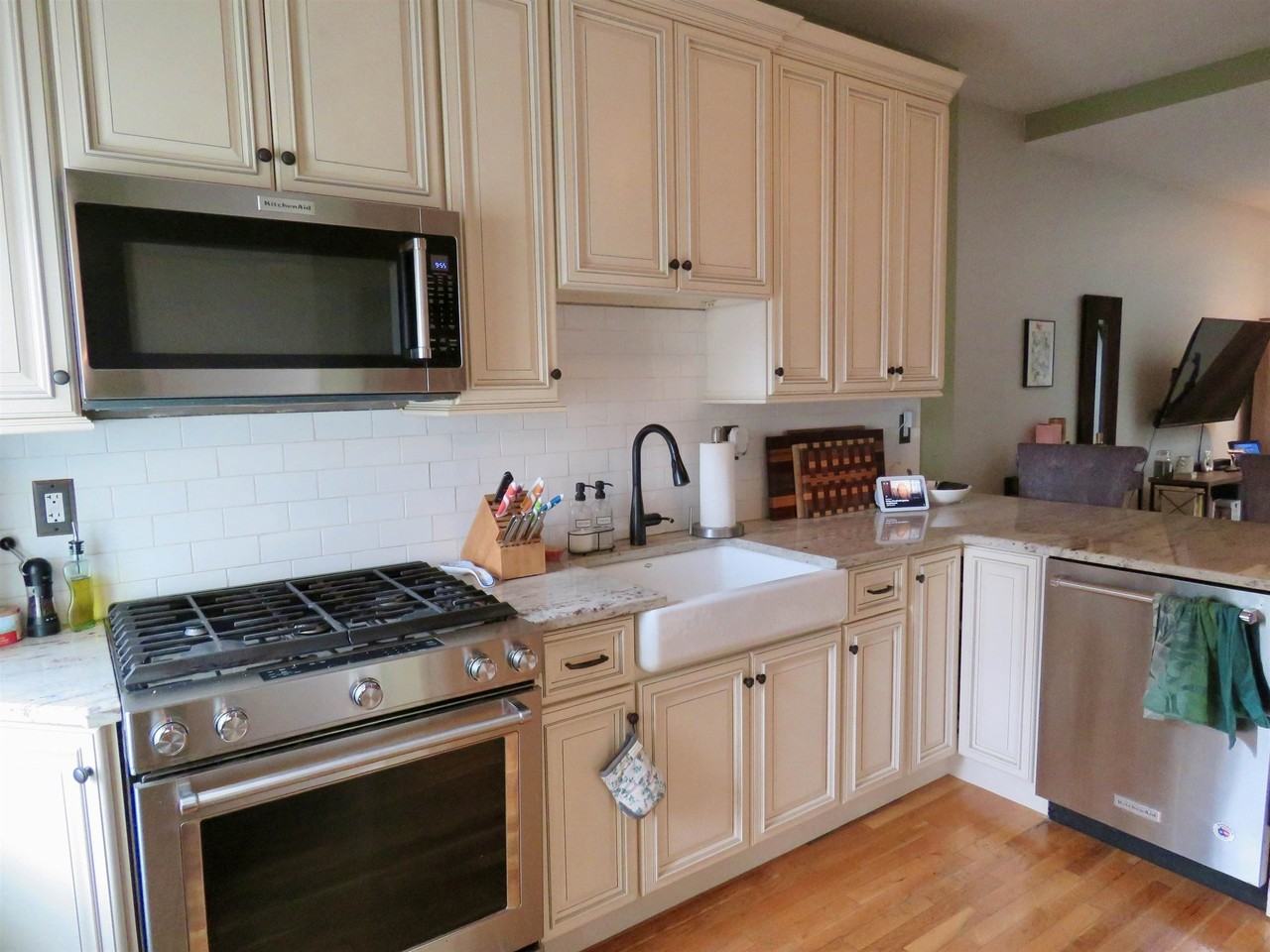 1011 Park Ave #5R - Photo 4 of 16