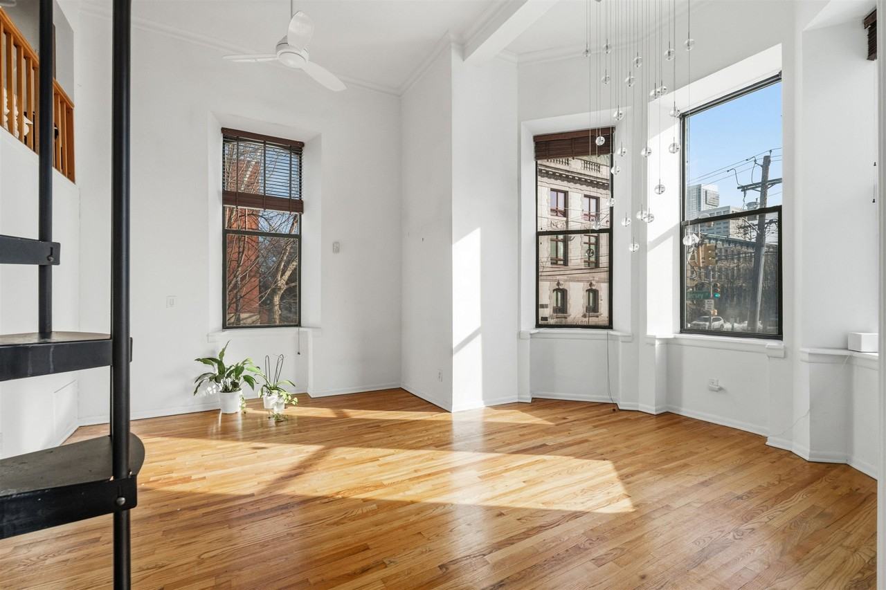 297 Montgomery St #2E - Photo 2 of 24