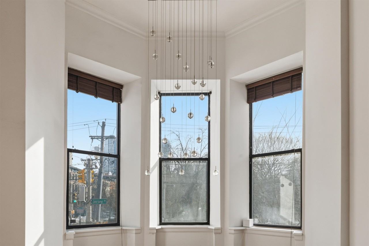 297 Montgomery St #2E - Photo 4 of 24