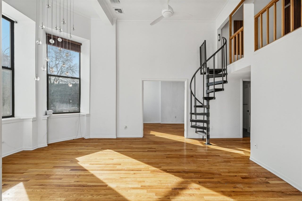 297 Montgomery St #2E - Photo 5 of 24