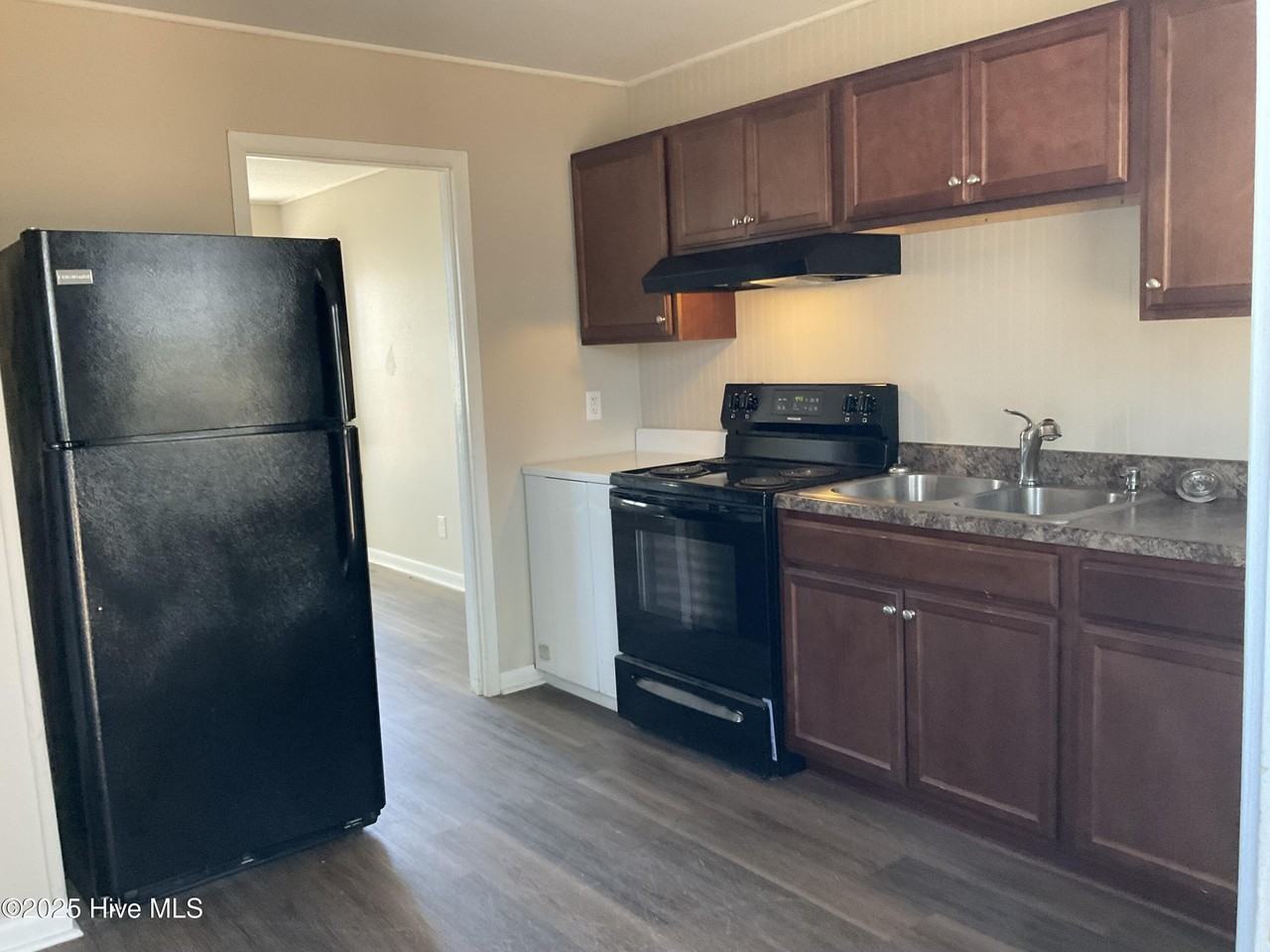 503 Elm St - Photo 5 of 8