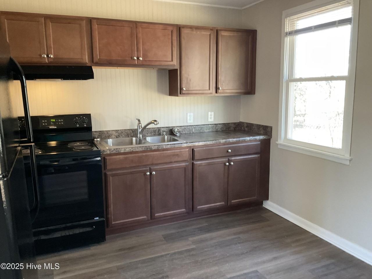 503 Elm St - Photo 6 of 8