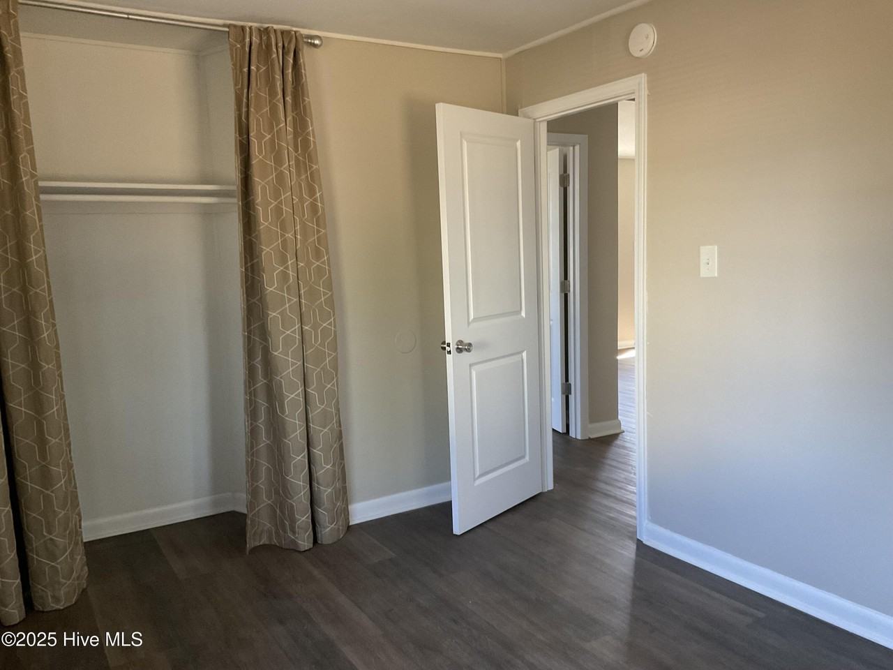 503 Elm St - Photo 7 of 8