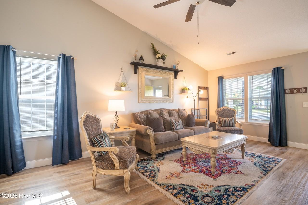 819 Brewster Ln - Photo 6 of 31