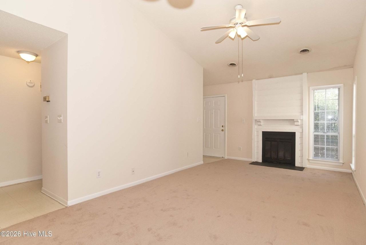 721 Varsity Dr - Photo 2 of 8