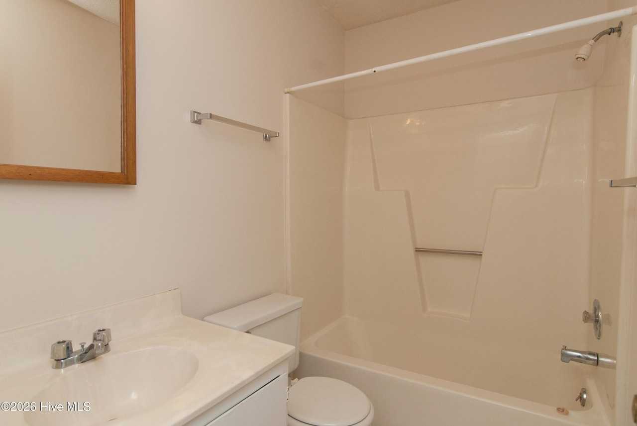 721 Varsity Dr - Photo 7 of 8