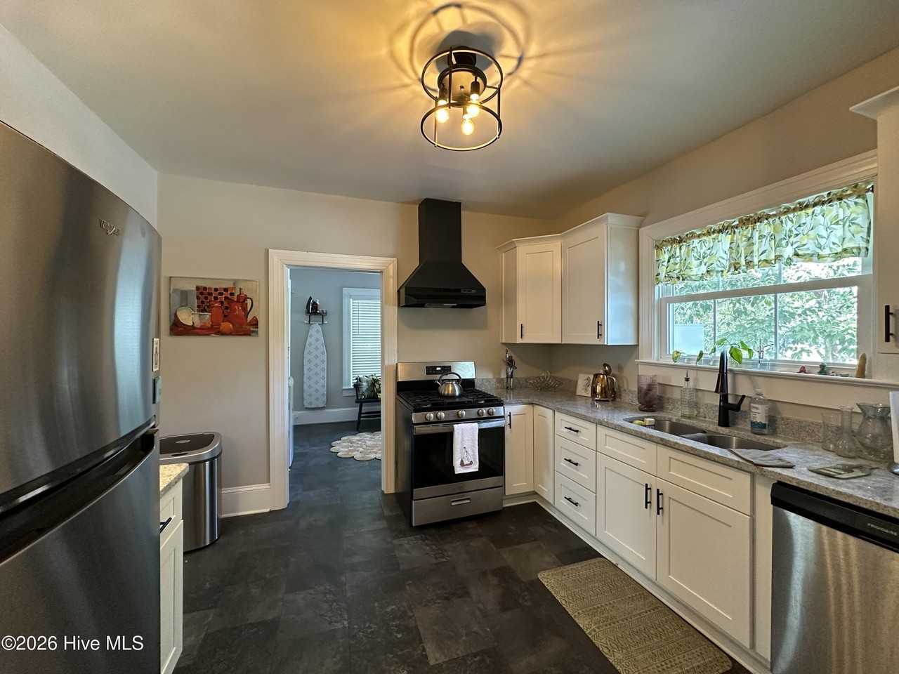 114 E 12th St - Photo 5 of 24