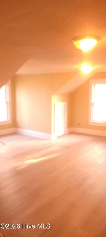 305 Queen St - Photo 5 of 7