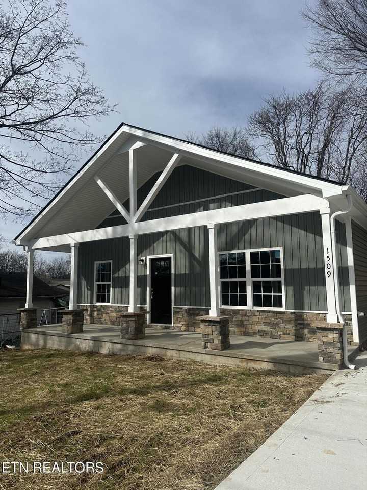 1509 Lawson Ave - Photo 2 of 17