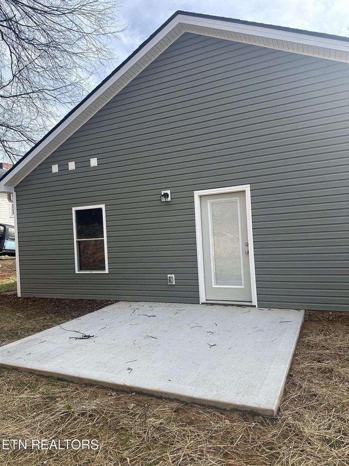 1509 Lawson Ave - Photo 4 of 17