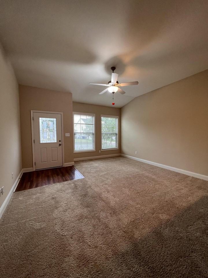 1014 Sugarbush Trl - Photo 2 of 11