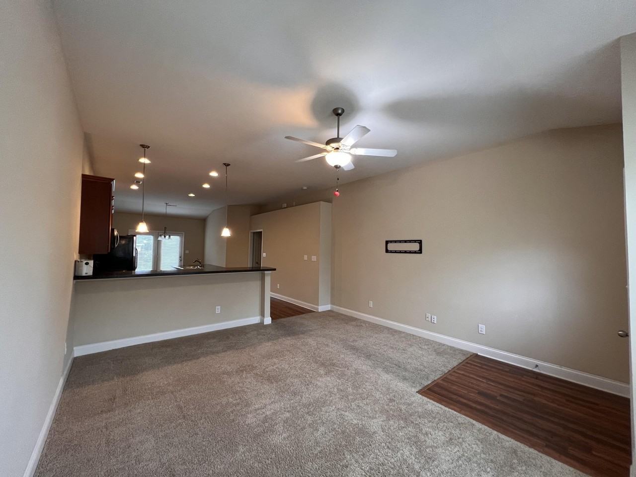 1014 Sugarbush Trl - Photo 3 of 11