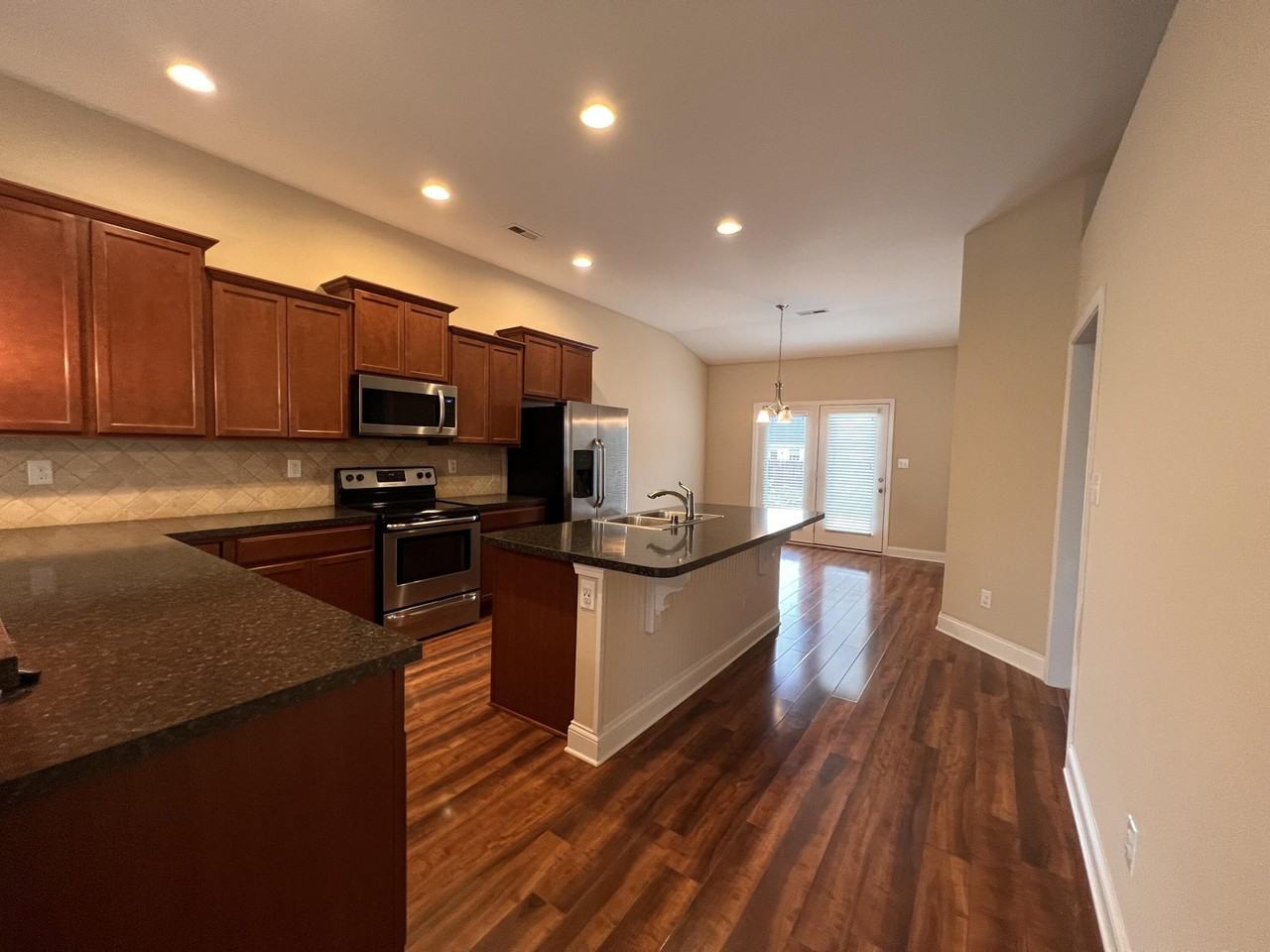 1014 Sugarbush Trl - Photo 4 of 11