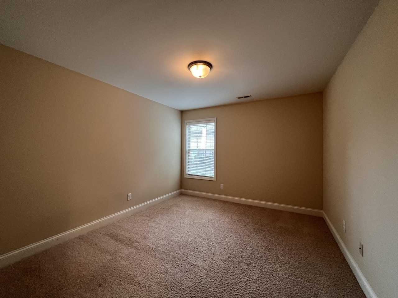 1014 Sugarbush Trl - Photo 7 of 11